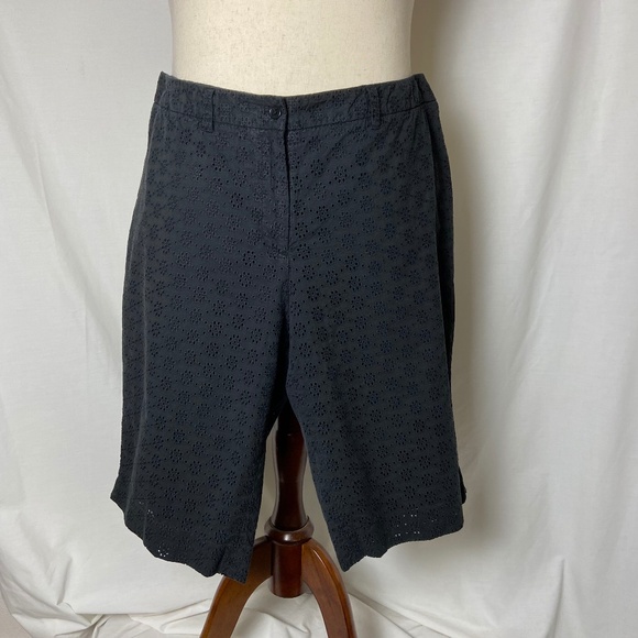 Jones New York Black Floral Eyelet Capri Pants Women's Plus Size 16W - Picture 1 of 9